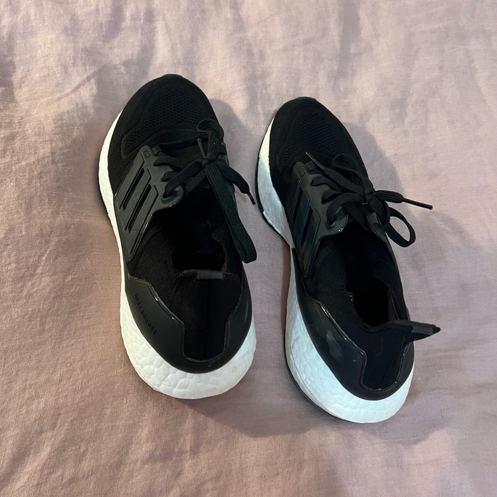 Adidas women’s ultra boosts, size 8.5, worn once - Picture 2 of 4